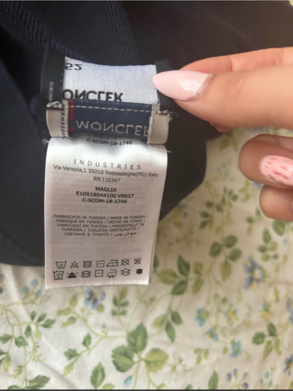 Authentic moncler dark blue hoodie - Picture 2 of 3